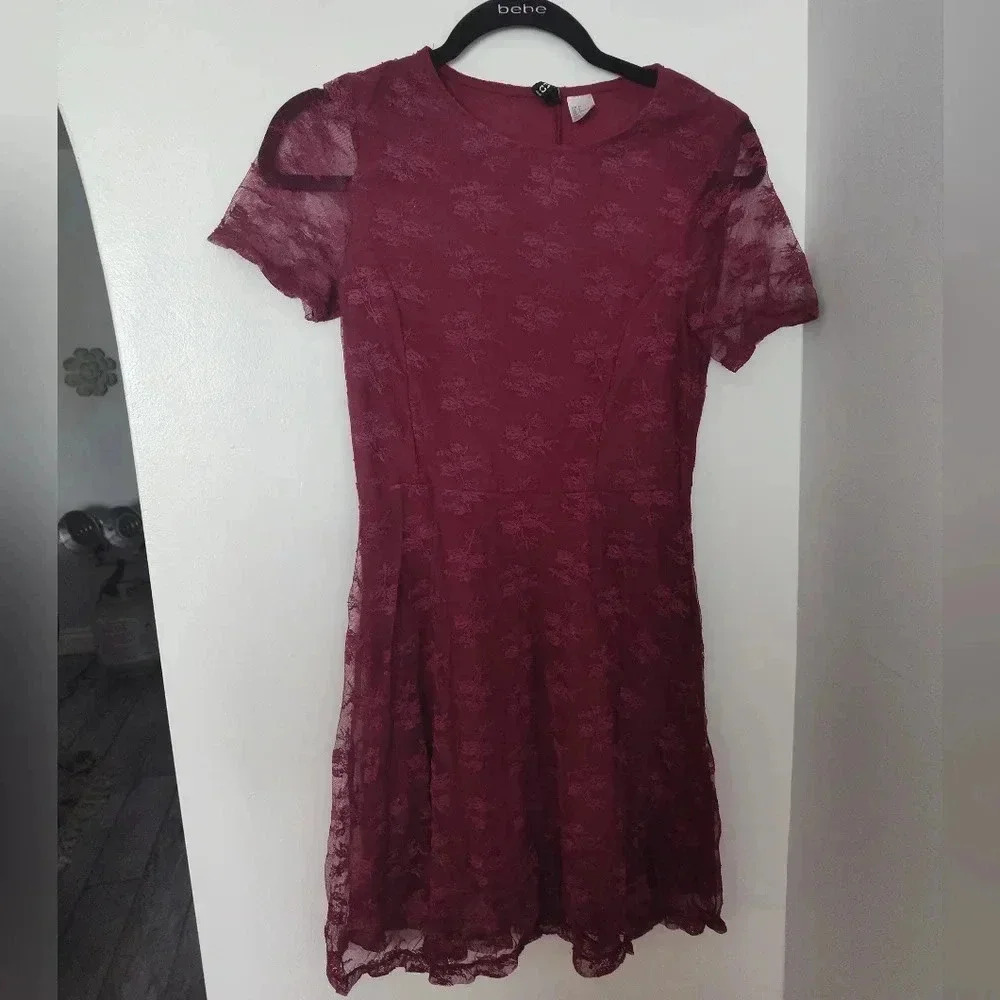 Divided burgundy lace dress size 6